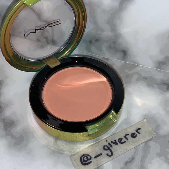 CRISP WHITES Wash & Dry MAC Powder Blush - Picture 4 of 16